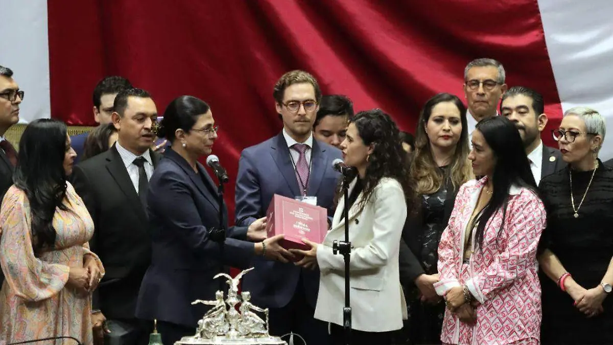 Luisa Maria Alcalde entrega informe de AMLO